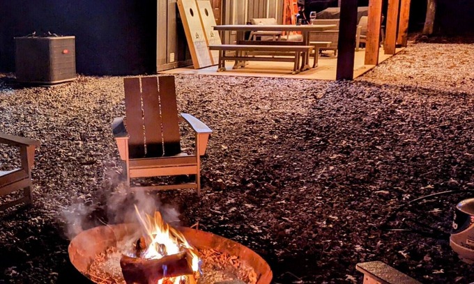 Murfreesboro Cabin | Modern Cabin Retreat: Lake Views & Family-Friendly Fun