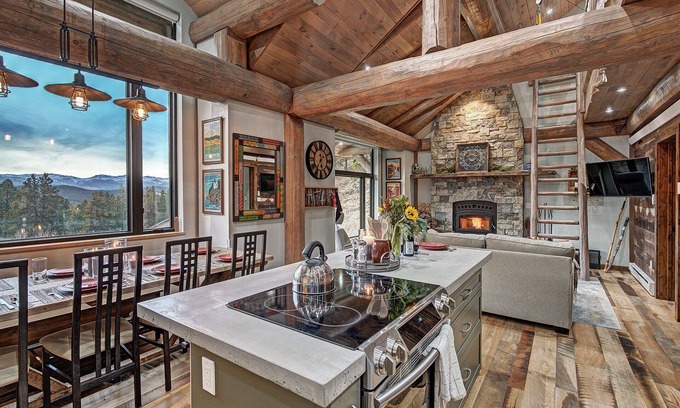 Coal Creek Cabin | Scenic Mountain Cabin with Kitchen & Breakfast Included