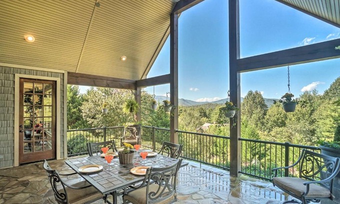 Franklin House | Scenic Mountain Retreat with Unforgettable Views, 10 Mi to Dwtn