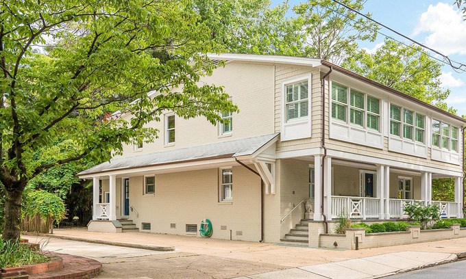Historic District House | Modern Multi-Level Home with Deck and Family-Friendly Kitchen