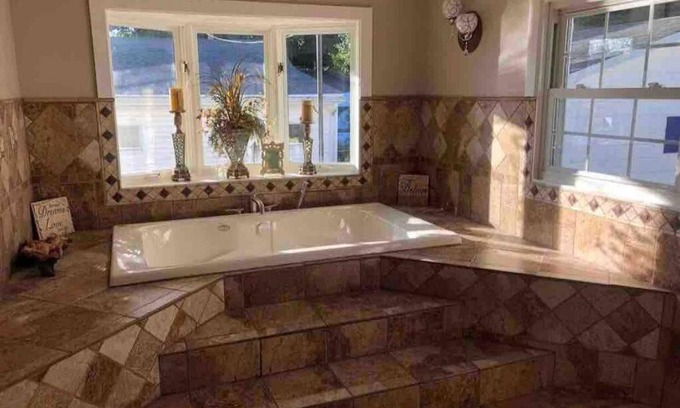 Iron Mountain House | Tranquil Retreat for Remote Work with Top Amenities