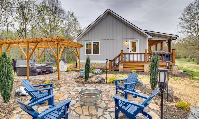 Vein Mountain House | Relaxing Rutherfordton Getaway with Private Hot Tub