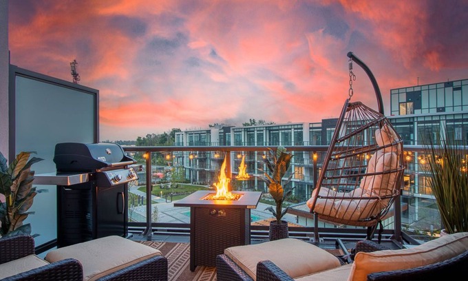 Innisfil Condo | Relaxing Spa Getaway with Pool, Hot Tub & Private Sauna