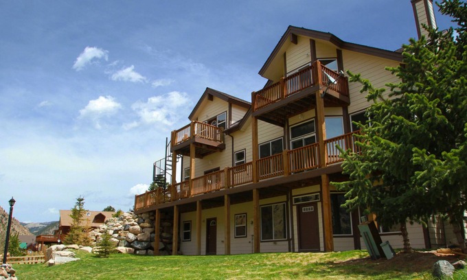 Georgetown House | Premier Mountain Retreat with Lake Views & Spa in Georgetown