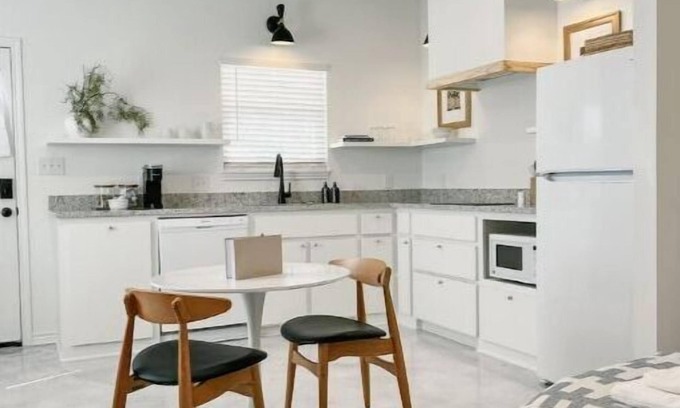 Abilene Apartment | Stunning Skyline View Studio with Breakfast & Family Amenities