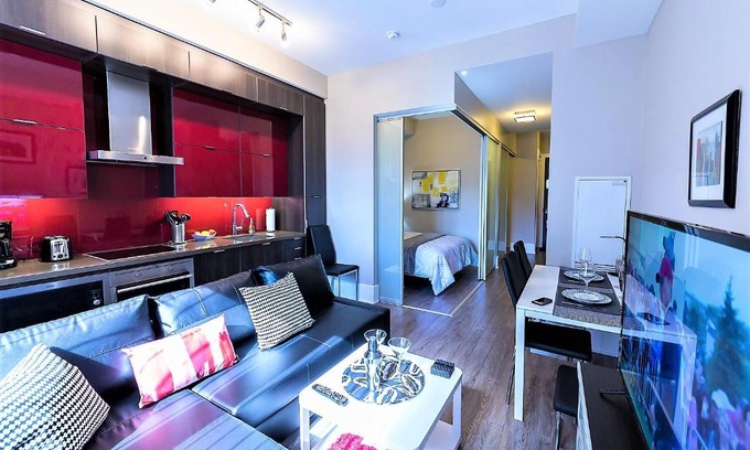 Toronto Entertainment District Apartment | Stylish Suite Near CN Tower with Pool & Hot Tub Access