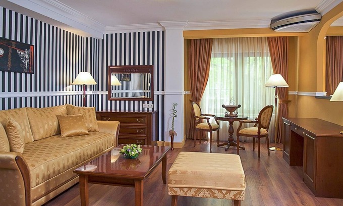 Oborishte Apartment | Upscale Suite With Wellness Steps To Downtown