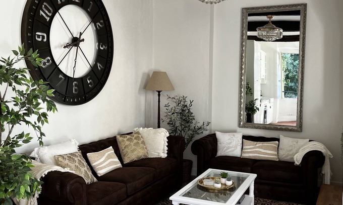 Pezenas House | Bright & Inviting Apartment with Ocean View in Pézenas