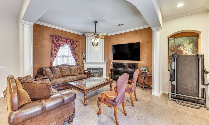 Alessandro Heights Apartment | Upscale Triplex w/Pool Access in Riverside!