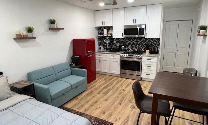 Childs Park House | Stylish Studio with Private Yard and High Guest Rating