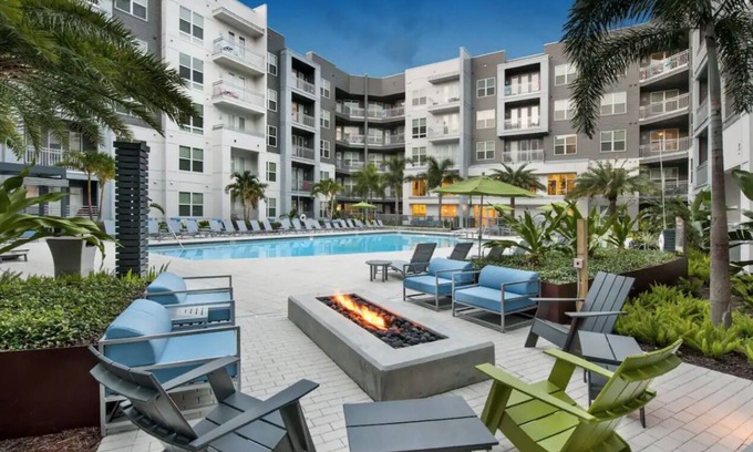 Courier City - Oscawana Apartment | Premier Stay in Downtown Tampa with Pool & Spa Amenities