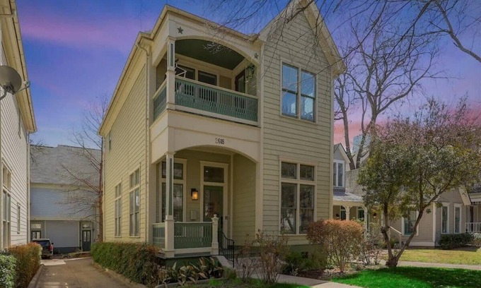 Uptown House | Upscale Uptown Estate: Pet-Friendly Retreat in Dallas