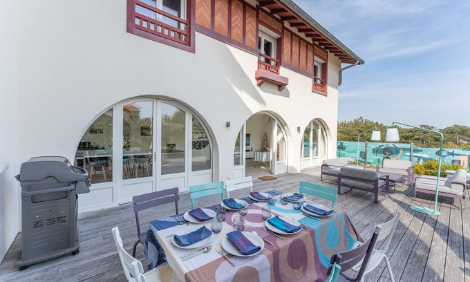 Soorts-Hossegor Villa | Elegant Villa Steps from the Beach with Spa and Hot Tub