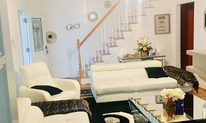Springfield House | Serene Retreat with Spa and Family-Friendly Amenities