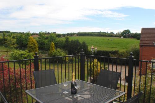 Newark upon Trent House | Inviting Upside Down House Near Sherwood Forest for 6