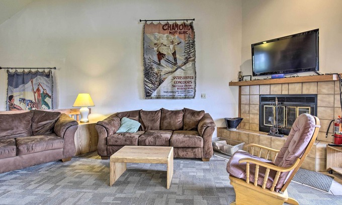 Upson Cabin | Inviting Upson Ski-In/Ski-Out Cabin with Cozy Fireplace