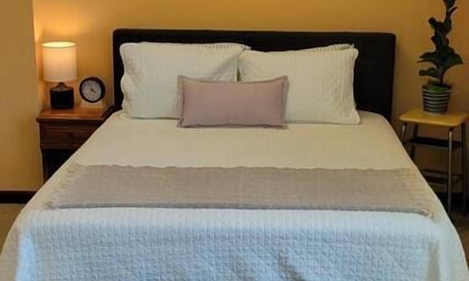 Bainbridge Apartment | Unique Stay at The Historic Paxton Theatre with Kitchen Access