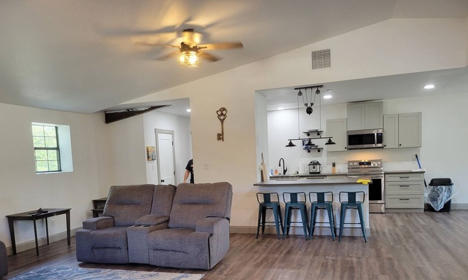 Yantis Apartment | Upstairs Apartment On Lake Fork 2bd 2ba