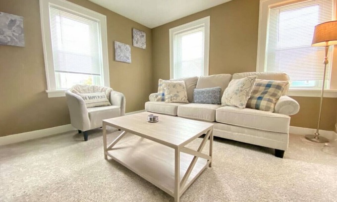Sandusky House | Cozy Upstairs Unit Near Cedar Point with Spa & Breakfast