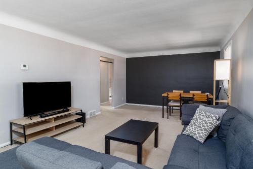 Rocky River Apartment | Pet-Friendly Upstairs Unit in Rocky River Awaits You
