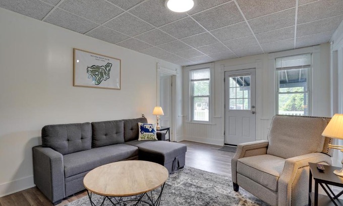 East Syracuse Apartment | Inviting Upstate New York Retreat with Relaxing Hot Tub