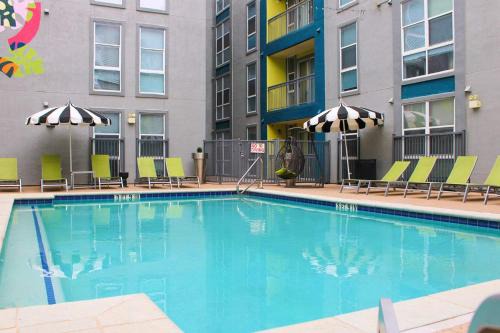 West Campus Apartment | Upstay - Condo with Pool-Gym-Games-BBQ - Walk to UofT