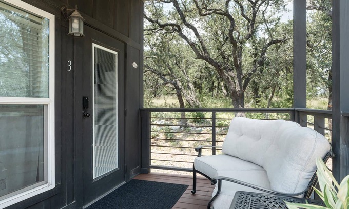 Dripping Springs Apartment | Upstay - Dreamland Cabin With Loft - Near Austin