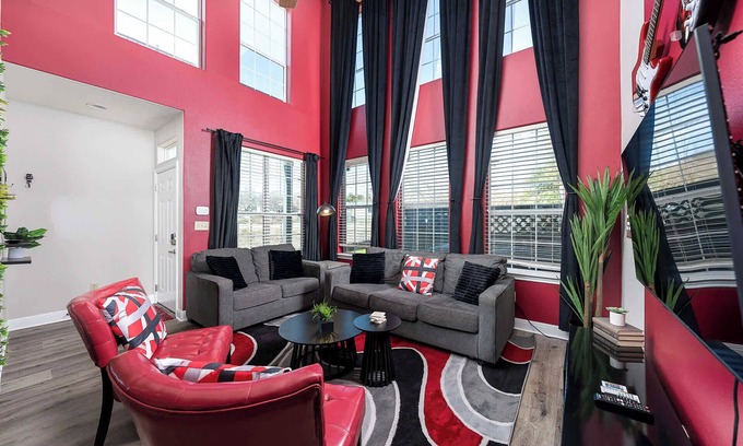 Govalle House | Family-Friendly Upstay in East Austin, Steps from Downtown
