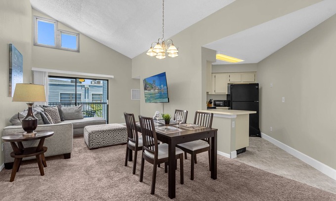 Ventura Apartment | Family-Friendly Upstay Condo at Ventura Golf Club Awaits