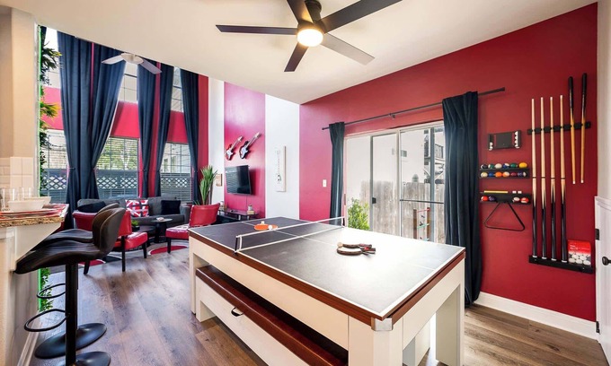 Govalle House | Delightful Upstay - Govalle Get-A-Way with Spa & Breakfast