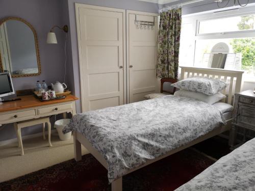 Kemsing Bed & Breakfast | Family-Friendly UPTHEDOWNS B&B with High Guest Ratings
