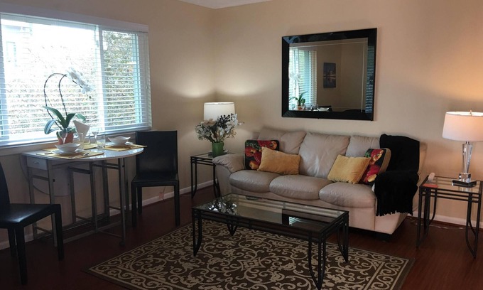 Knox - Henderson Apartment | Bright Uptown Dallas 1-Bedroom with WiFi & Kitchen Access