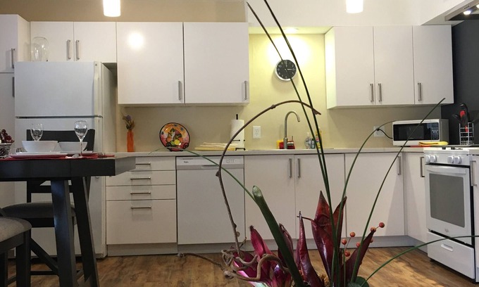 Knox - Henderson Apartment | Uptown Dallas Retreat: 1-Bedroom, WiFi & Near Dining