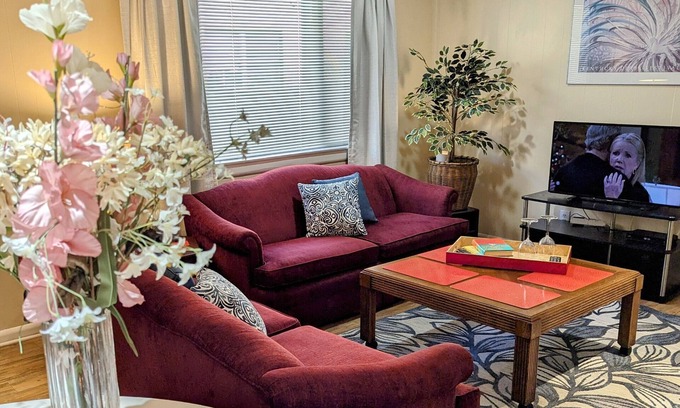 Knox - Henderson Apartment | Uptown Dallas - Guest Rated 9.4, WiFi & Kitchen Included