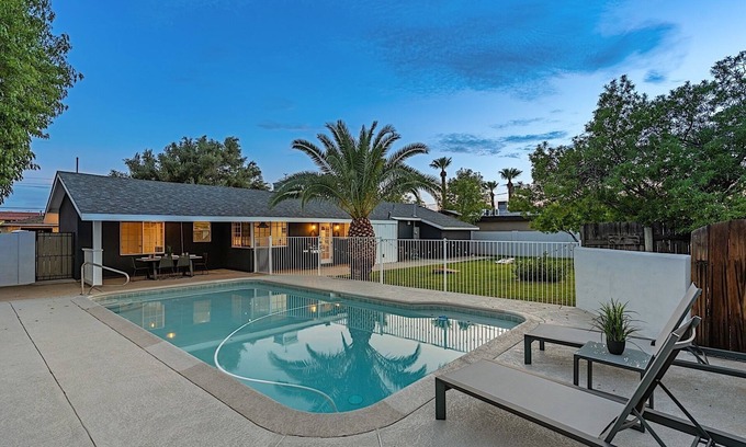 Camelback East House | Uptown Max and Relax - Guest Rated 10/10 with Pool & Spa
