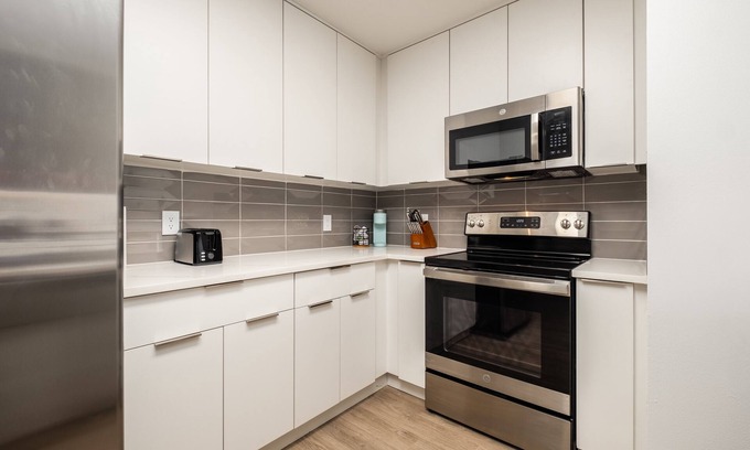 Third Ward Apartment | Uptown's Elite - 4BR Oasis with Pool and Spa Amenities