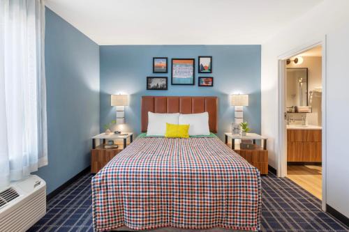 Wells Branch Hotel | Convenient Uptown Suites Extended Stay in Round Rock, TX