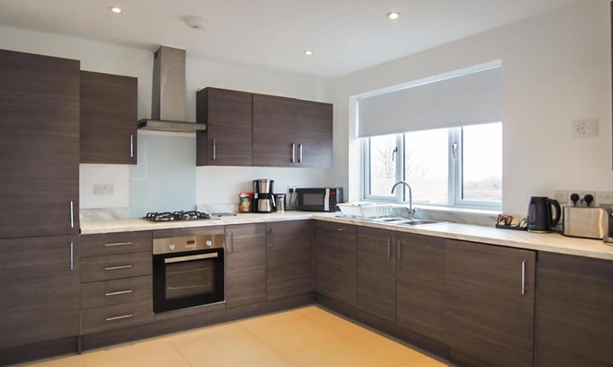 Sutton Coldfield House | Comfortable Ur City Pad - Four Oaks House with 3 Bedrooms