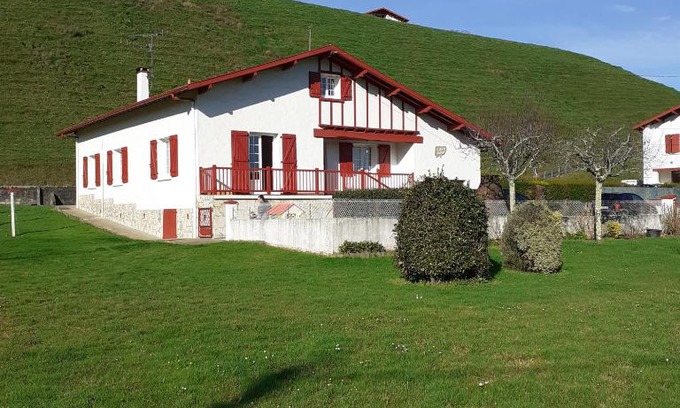 Saint-Pee-sur-Nivelle Apartment | Oceanfront UR ONDOAN Appartement in Saint Pée sur Nivelle