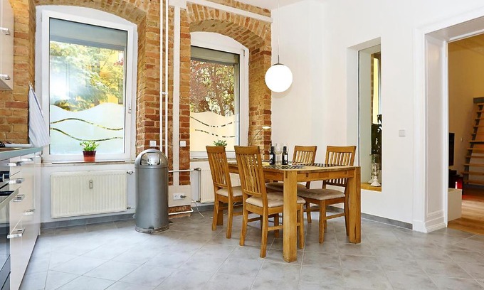 Kreuzberg Apartment | Guest Favorite: Urban Art Kreuzberg with Family-Friendly Perks