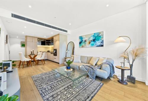 Chinatown Apartment | Urban Bliss 2BR Abode - Luxury丨Comfort丨Parking