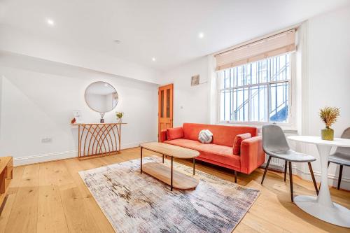 Redcliffe Apartment | Stylish Urban Escape in Chelsea with Child-Friendly Amenities