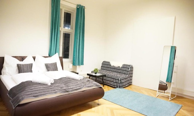 Wahring Apartment | Modern Urban City Apartment with Contactless Check-In