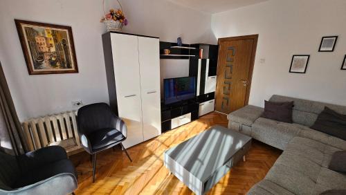rayon Triaditsa Apartment | Cozy 1BR Urban Retreat near South Park with Balcony