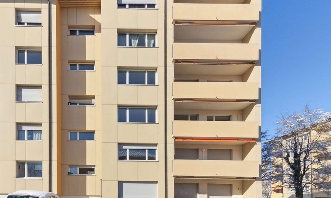 Uster District Apartment | Cozy Urban Retreat: 3 BR with Kitchen & Family Amenities