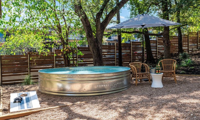 Travis Heights House | Urban Cowboy Villas - Heart of 704