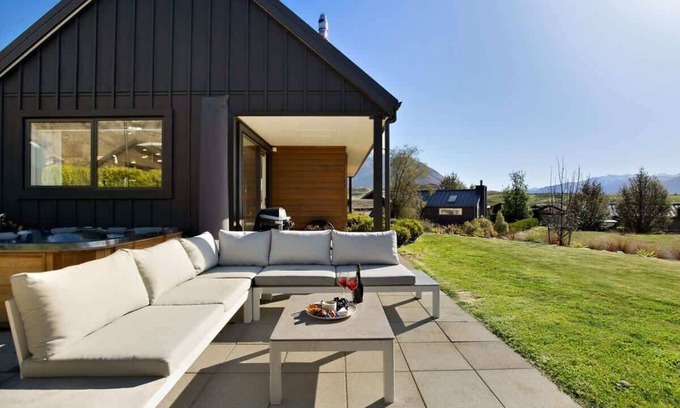 Kawarau Falls House | Refined Comfort at Jacks Point Holiday Home with Spa & Hot Tub
