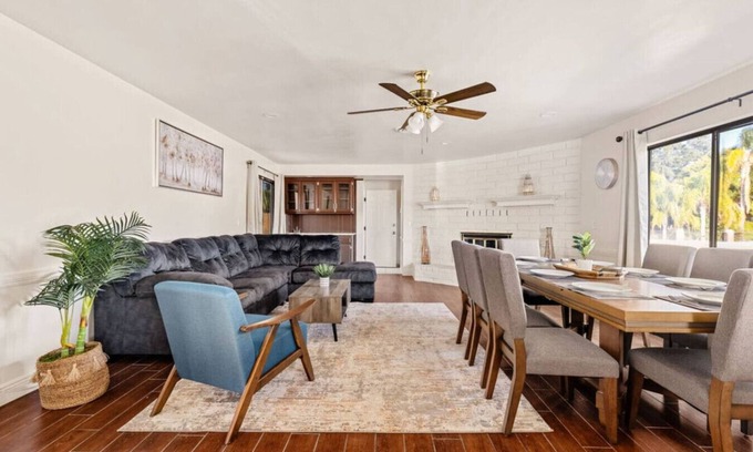Greenacres House | Urban Escape: Guest Rated 10/10 in Central Bakersfield!