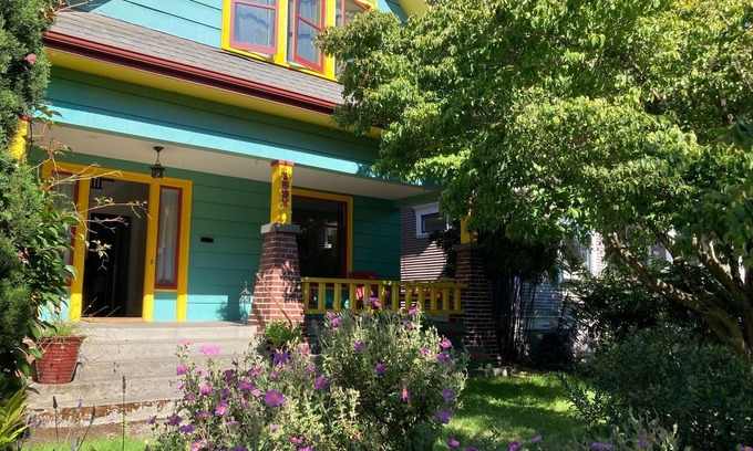 Queen Anne House | Urban Farmhouse - Pet Friendly Getaway with Ocean Views