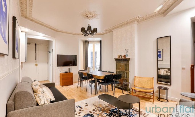 Strasbourg -Saint-Denis Apartment | Stylish Urban Flat 57: Family-Friendly Parisian Escape